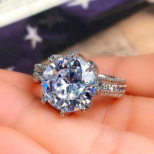 Anello di Fidanzamento F1316 per Donna in Oro Bianco con Diamante Taglio Brillante Rotondo Colore D Naturale e Diamanti Laterali - Product Image 6