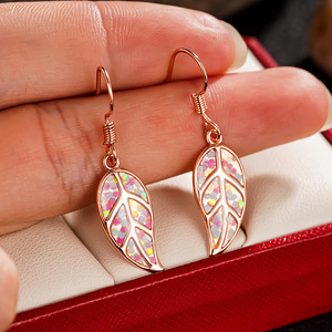 Orecchini Pendenti a Foglia in Smalto Color Oro Rosa per Donne, Gioielli Eleganti e Delicati per Uso Quotidiano - Product Image 4