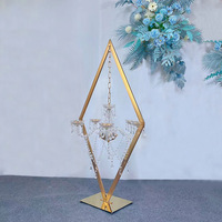 Cadre en métal en forme de diamant Pendentif en cristal suspendu Chandelier Décoration de table principale de mariage Accessoires de fenêtre