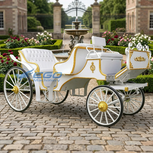 Elegante y Sencilla Carruaje Blanco Dorado sin Motor, Remolcado por Caballos, para Paseos Turísticos, Bodas y Desfiles - Product Image 1