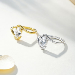 Anello Minimalista EDGE in Acciaio Inossidabile, Design Aperto con Zirconia Cubica, Anello Regolabile per Donne - Product Image 2