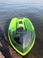 Bateau à moteur électrique compact Gokart ASA, coque pour 2 personnes, idéal pour les sports nautiques à grande vitesse et le surf.