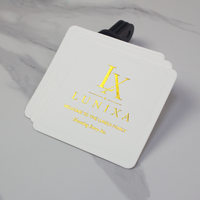 Carte de marque personnalisée en papier coton 300 g/m² avec logo en feuille d'or brillante à bords gaufrés et autocollant pour emballage de boîte