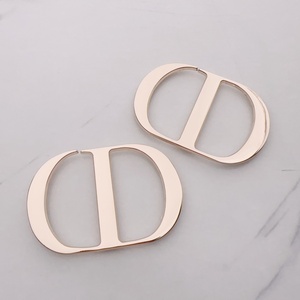 ป้ายโลโก้โลหะแบบกำหนดเอง ป้ายโลโก้โลหะ ป้ายโลหะสำหรับตกแต่งกระเป๋าเสื้อผ้า - Product Image 4