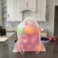 Sac de courses en filet réutilisable en polyester recyclé avec cordon de serrage et logo personnalisé pour l'emballage des fruits
