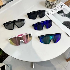 <b>Large</b> <b>Frame</b> Photochromic Polarized Sports Sunglasses Windproof Cycling Outdoor Eyewear Multi Functional With Adjustable Strap - Product Image 2