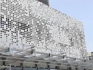 Panneau perforé en aluminium personnalisé, revêtement en poudre, anti-corrosion, revêtement mural extérieur, design minimaliste - Product Image 4