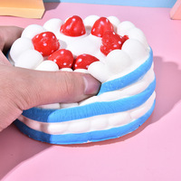 PU-Schaum PVC Erdbeer-Kuchen Quetschspielzeug Kawaii Japanische Simulation Weiche Duftende Mädchen Slow-Rising Squishy Spielzeuge