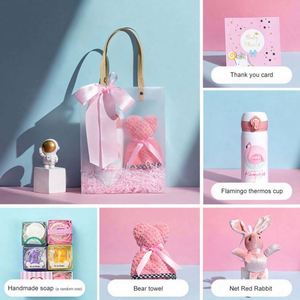 Savon artisanal en forme de flamant rose, serviette en forme d'ours, lapin tendance avec sac transparent – Cadeau pour enfant ou mariage, marque distributeur - Product Image 2