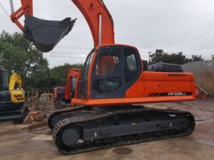 Excavatrice sur chenilles DOOSAN DX225LC d'occasion, 22 tonnes, excellent état, modèle 2022, avec brise-roche hydraulique, moteur, pompe, roulement, CE - Product Image 6