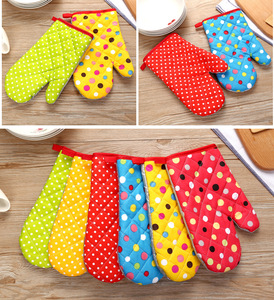 Épaissi isolé à pois coton écologique <span class=keywords><strong>four</strong></span> à micro-ondes gants de cuisson spéciaux cuisine créative résistance à la chaleur - Product Image 3