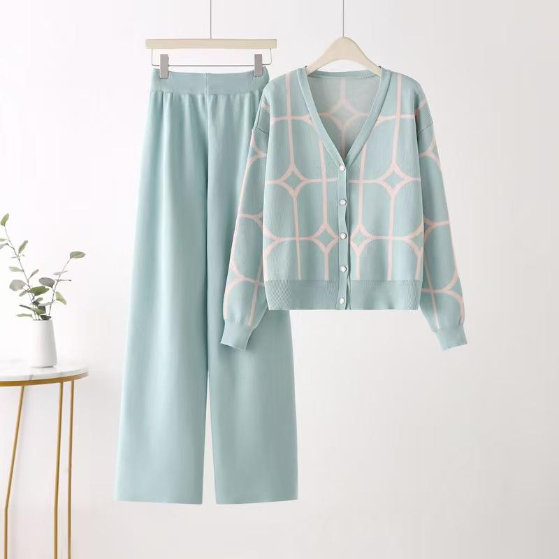 มีสีเขียวขุ่น