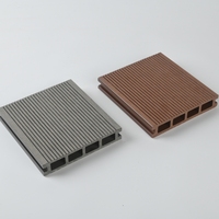 UV-beständige Co-Extrusions-WPC-Terrassendielen, Wasserfeste Außenbereichs-Garten-Patio-Pool Holzoptik Ineinandergreifende Umweltfreundliche Dielen