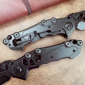 Navaja Táctica de Bolsillo de Acero Inoxidable de Alta Calidad con Mango de Fibra de Carbono, Plegable, Personalizable, para Supervivencia - Product Image 4