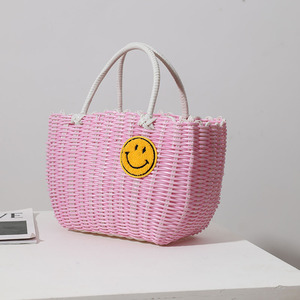 Bolso de Mano Tejido Rosa con Diseño de Sonrisa, Artesanía Tejida a Mano, Parche Alegre, Ligero, Moderno, Accesorio de Playa - Product Image 3