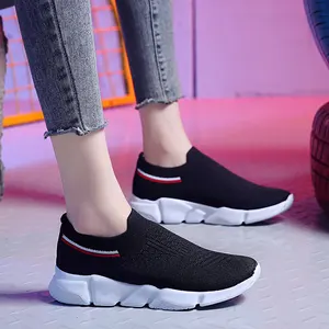 Boyut 11 yeni açık eğlence kadın yürüyüş ayakkabısı nefes çorap Sneakers Slip-On koşu spor kızlar rahat ayakkabılar