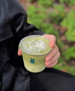 Gobelets jetables en plastique PET à paroi simple, ronds et durables, 500 ml, avec poignée, pour l'emballage des boissons - Product Image 4