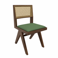 Chaise de salle à manger, dossier en cannage tressé sur structure en bois massif brun chaud, assise rembourrée verte pour restaurant, café et cantine