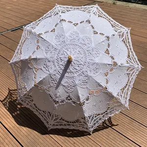 Großhandel Hot Sale Weiß Hochzeit Holzgriff Batten burg Spitze Regenschirm von der Sonne Sonnenschirm Regenschirme Hochzeit Spitze