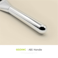 Petite brosse à moins de 7 dollars pour nettoyer les points difficiles d'accès, petits gadgets pour la maison, brosses à poils courts