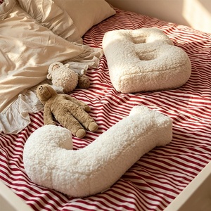 Decoración Creativa para Dormitorio Infantil, Regalo para Niños Pequeños, Juguete Educativo, 26 Letras del Alfabeto Inglés, Números, Símbolos Matemáticos, Cojín de Felpa Blanco - Product Image 3