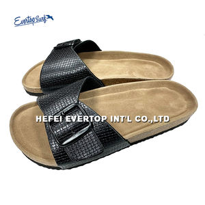 Pantoufles décontractées de style original en gros, pantoufles tendance pour femmes avec logo personnalisé, pantoufles à semelle en liège - Product Image 4