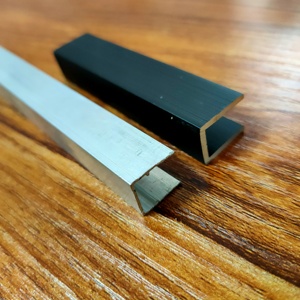 Rail <span class=keywords><strong>en</strong></span> <span class=keywords><strong>U</strong></span> <span class=keywords><strong>en</strong></span> aluminium de grande quantité - Product Image 4