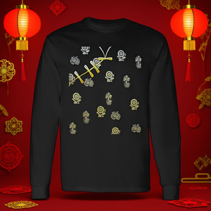 T-shirt a maniche lunghe con calligrafia del Capodanno cinese e fiori - Product Image 3