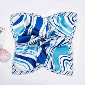 Foulard carré personnalisé pour femme grande taille 90x90cm en satin de soie pure, imprimé numérique, pour cheveux, Ethicon Soie, en coton, rayonne et polyester - Product Image 1