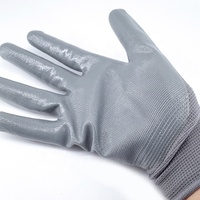 Gants en nitrile gris avec fonction anti-vibration pour travaux de réparation