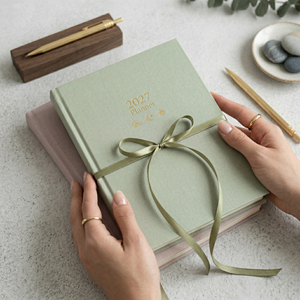 LABON Artisanal - Juego de 3 agendas anuales 2027 con encuadernación cosida a mano, 180 páginas °   <span class=keywords><strong>Agenda</strong></span> académica plana para profesionales creativos - Product Image 4