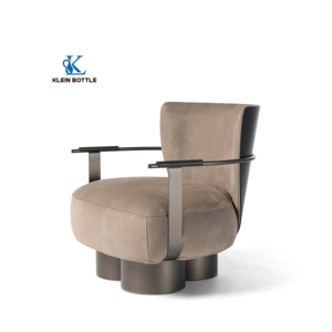Sillón Individual de Acento Estilo Nórdico con Estructura de Metal y Tapizado en Cuero para Sala de Estar, Lounge o Joyería - Product Image 1