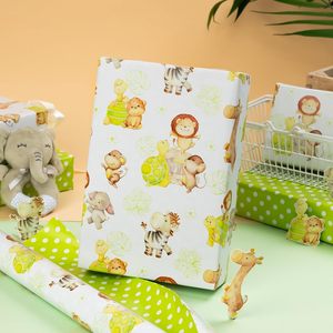 Rollo de Papel de Regalo Jumbo para Baby Shower, Reversible, con Diseño de Animales de Safari Verdes y Puntos, 81.8 Pies Cuadrados - Product Image 3