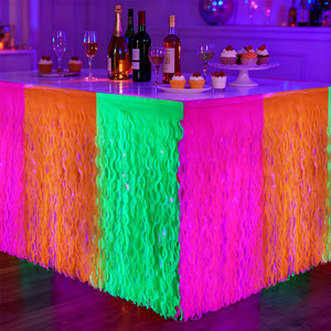 مفرش طاولة فلورسنت ماكارون للاستخدام مرة واحدة للطاولات المستطيلة، مثالي لاستقبالات الحلويات وحفلات النيو، وشريط زينة للطاولة. - Product Image 1