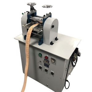 Machine de polissage thermique hydraulique de précision sur mesure, avec pompe, pour le gaufrage de ceintures en cuir véritable et le repassage de sangles, dotée d'un rouleau chauffant pour le placage à température. - Product Image 4