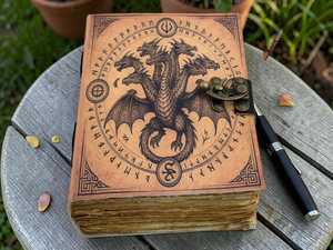 Diario de Dragón Doble Hecho a Mano, Grimoire Encuadernado en Cuero, Cuaderno DND, Libro de Hechizos, Regalo de Fantasía, Diario con Papel de Borde Rústico - Product Image 6