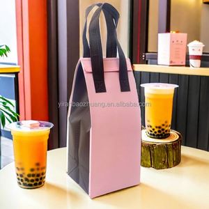 Bolsas de tela personalizadas con logo, resistentes, amarillas, de tela no tejida, reciclables, para llevar té de burbujas, café caliente o vino. - Product Image 3