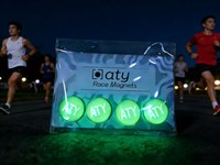 Nouveaux clips lumineux pour dossards de marathon 2026, attaches personnalisées professionnelles pour dossards de course nocturne et de soirée