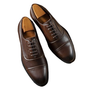 รองเท้าธุรกิจดีไซน์เนอร์ ทำมือสำหรับผู้ชาย หัวแหลม หนังแท้ VALENTINA แบบผูกเชือก ตกแต่งลายปะติด พื้นยาง - Product Image 1