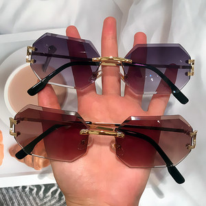 Lunettes de soleil uniques sans monture à bords taillés en diamant pour femmes, style vintage, marque de luxe italienne, en alliage, verres dégradés, pour hommes, 2023 - Product Image 1