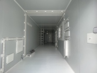Conteneur de centre de données résistant aux séismes avec protection extérieure IP56, refroidissement gratuit et disposition de rack de serveur de 15 kW