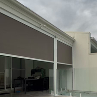Stores enrouleurs motorisés coupe-vent pour extérieur, stores à fermeture éclair pour piscine et terrasse avec télécommande et minuterie