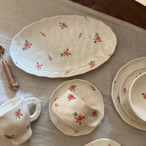 Juego de platos de cena de porcelana <span class=keywords><strong>blanca</strong></span> con diseño Floral hecho a mano europeo, Juego de vasos y platos bonitos <span class=keywords><strong>Vintage</strong></span>, <span class=keywords><strong>vajilla</strong></span> para boda - Product Image 2