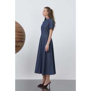 Robe midi en jean pour femme, bleu marine, silhouette évasée, tissu respirant, design simple - Product Image 2