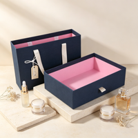 Boîte cadeau de luxe en lin bleu marine avec texture, logo personnalisé en feuille d'or, intérieur rose, pour bijoux, cosmétiques, parfums
