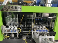 Machine de fabrication de bouteilles de détergent pour ligne de produits chimiques quotidiens, avec four de préformage à chauffage pour petites bouteilles, automatique, 3 cavités, 500 ml, 4000 BPH