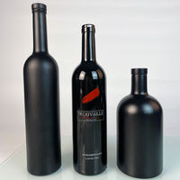 Bouteilles en verre noir peintes sur mesure pour l'emballage de la vodka, du whisky, de la tequila, du gin, du brandy, fabricant et fournisseur de bouteilles en verre