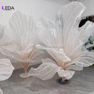 Flores de Magnolia Gigantes Hechas a Mano con Organza LEDA, Centro de Mesa Romántico y de Ensueño para Decoración de Bodas y Fiestas - Product Image 4