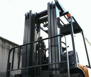 Yangft fd3 3ton 5000 ק "ג דיזל יורו 5 מנוע מופעל 2 4wd שטח קשה מלגזה עם מונית לחקלאות - Product Image 4