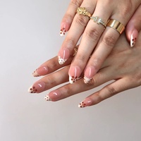 Faux ongles en acrylique à presser, motif petite fleur, style Lait-Café, base rose nude, French blanc crème, décorations peintes à la main motif fleur de café, points et tourbillons